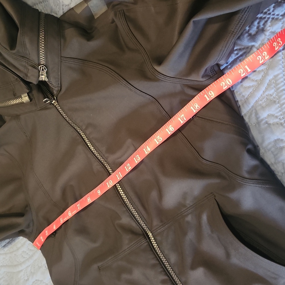 Lululemon Feelin Frosty Soft Shell size 10 - Picture 14 of 16